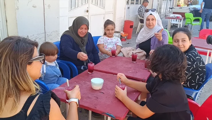 Afyonkarahisar’ın Sandıklı ilçesinde insanlar yaz aylarında kar şerbetiyle serinliyor